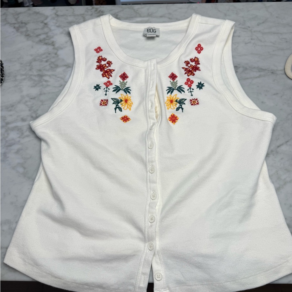 BDG White Sleeveless Floral Embroidered Button Down Shirt